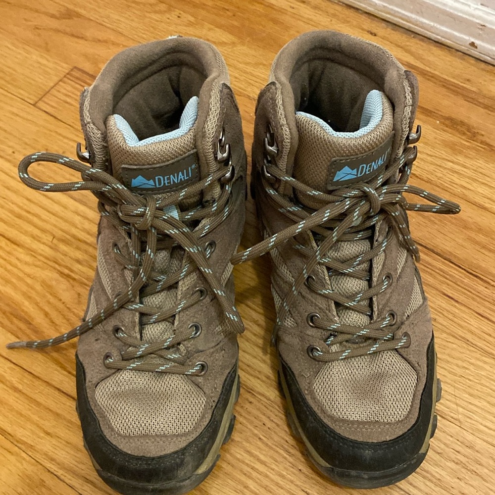 Women’s Denali hiking boots